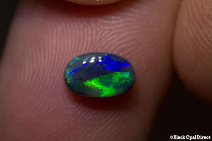 0.76 ct black opal 8x5x3mm - Image 2