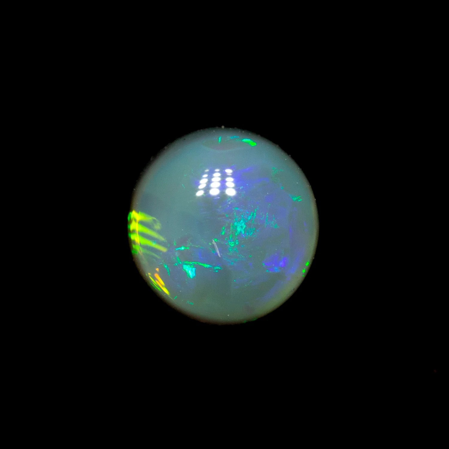 0.78 ct black opal 5.8x5.7x3.5mm - Image 2