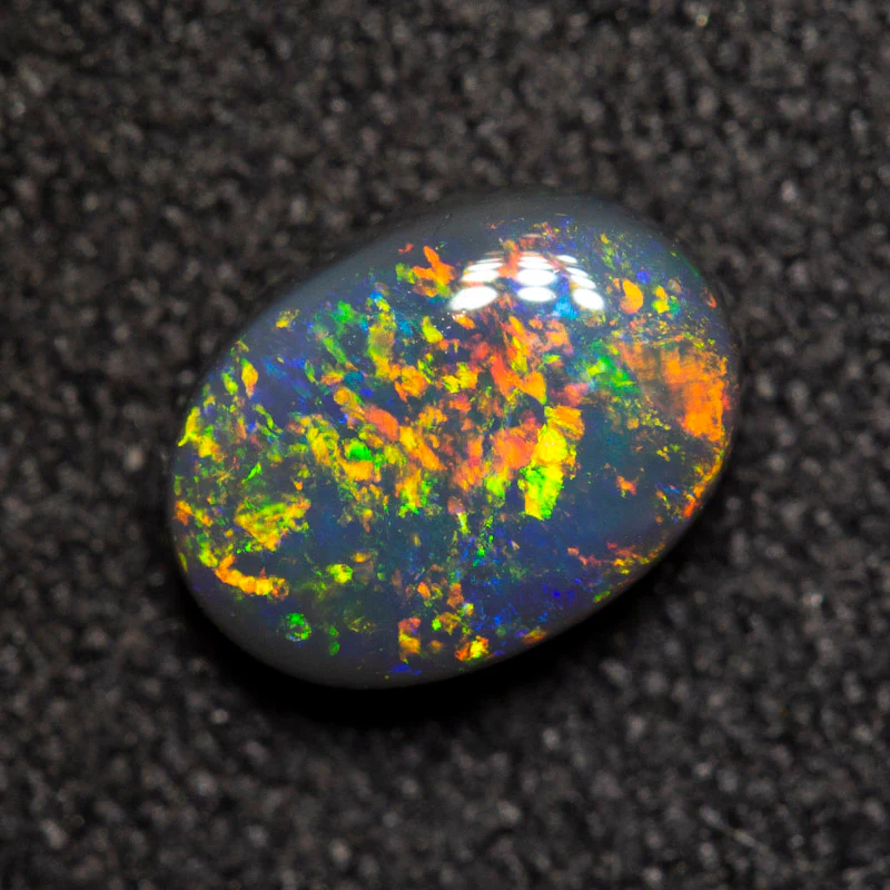 0.78 ct black opal 7.1x5.2x3mm - Image 2