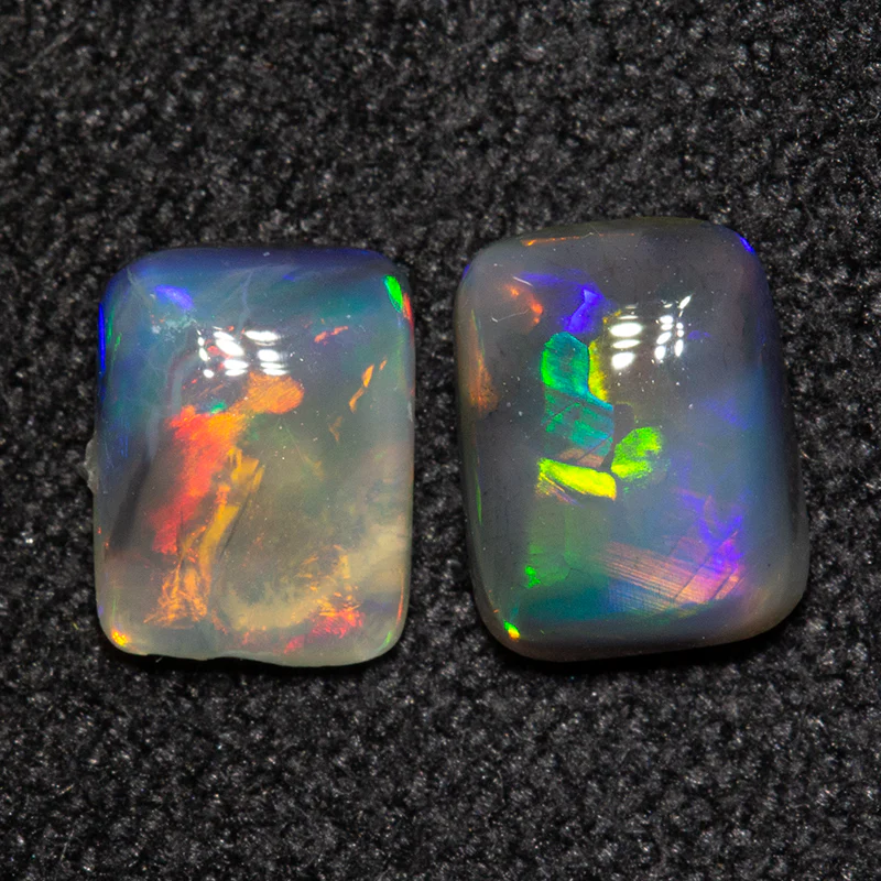 0.78 ct black opal pair 5.7x4.3x2mm - Image 2