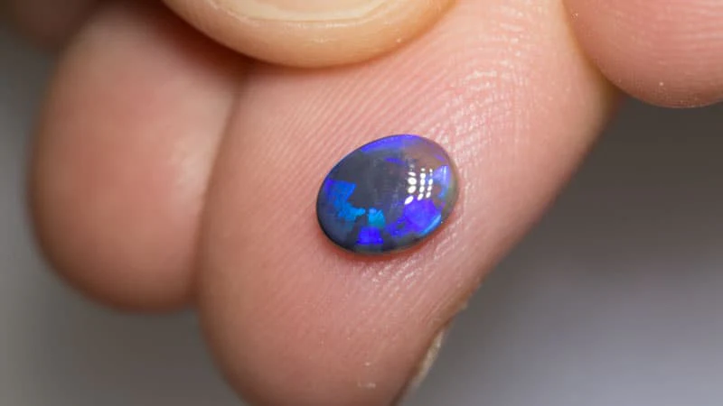 0.79 ct black opal 7.5x5.5x2mm - Image 2