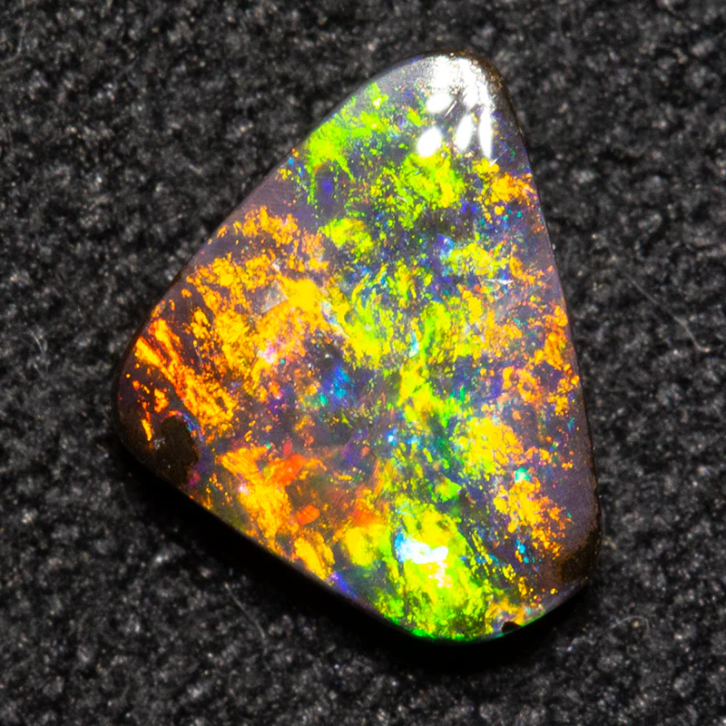 0.79 ct boulder opal 7.1x5.5x2.2mm - Image 2