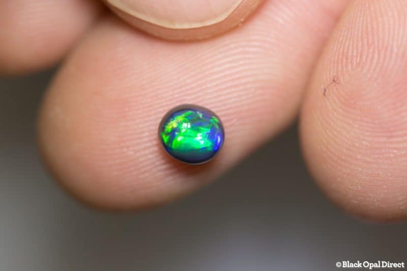 0.80 ct black opal 6x5x4mm - Image 2
