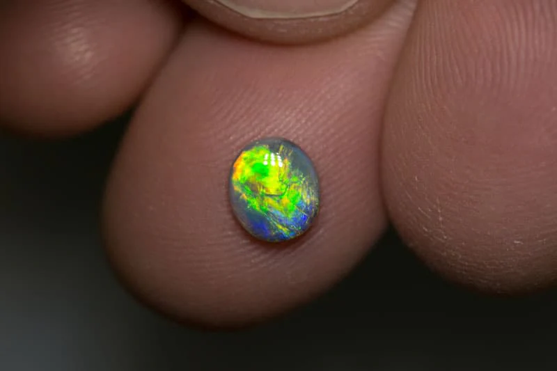 0.80 ct dark opal 7x6x2.5mm - Image 2