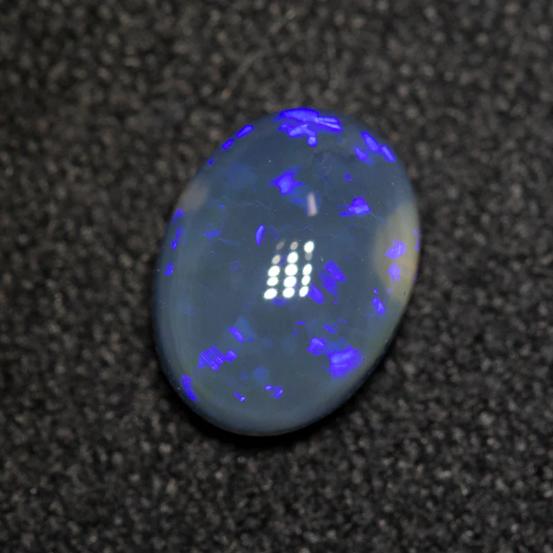 0.81 ct black opal 7.6x5.6x3.1mm - Image 2
