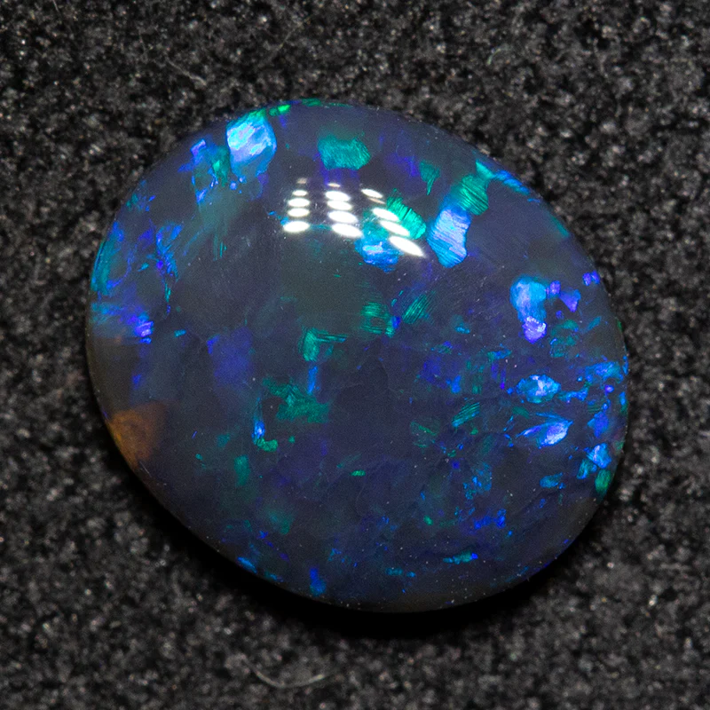 0.81 ct black opal 7.8x6.6x2.4mm - Image 2