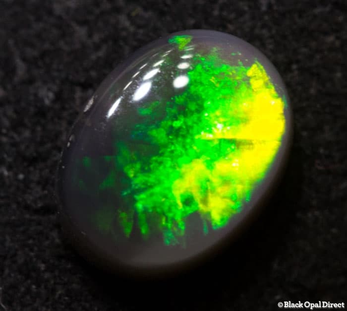 0.81 ct black opal 7x5x3mm - Image 3