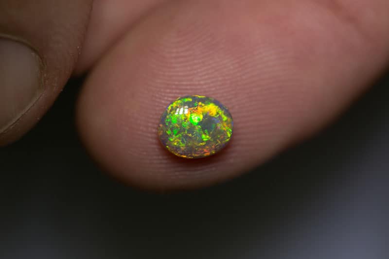 0.81 ct dark opal 7x6x3mm - Image 2