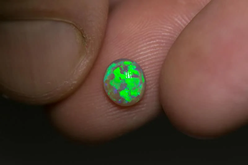 0.81 ct green crystal opal 7x6x3mm - Image 3