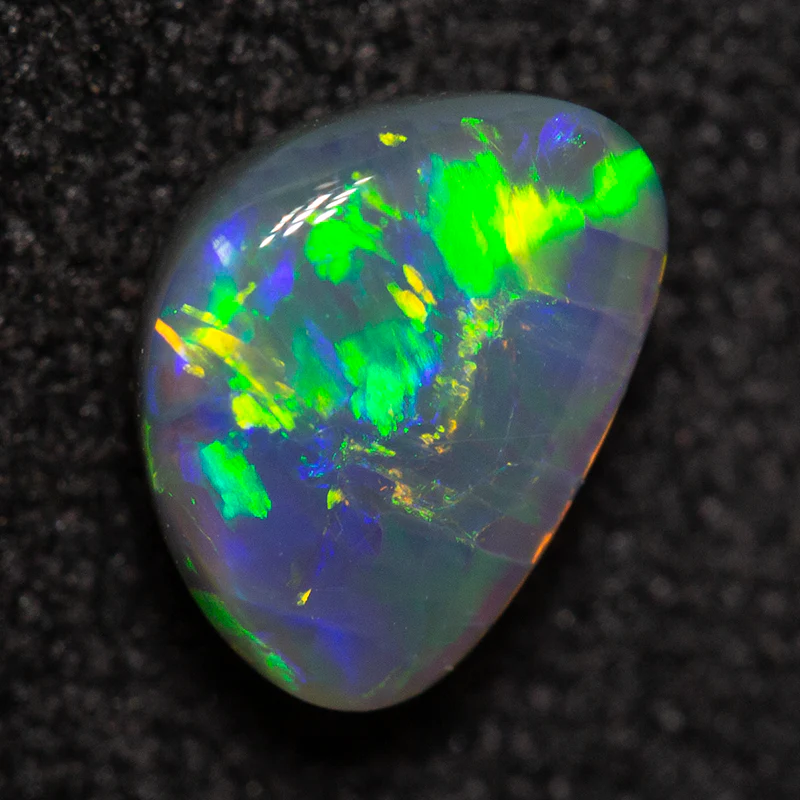 0.82 ct black opal 7.1x5.2x3.3mm - Image 2