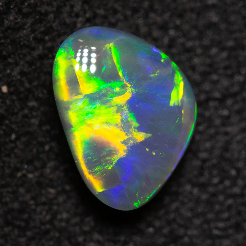 0.82 ct black opal 7.1x5.2x3.3mm - Image 3