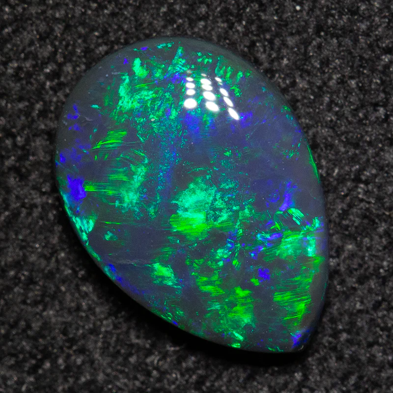 0.82 ct black opal 8.9x6.3x2.3mm - Image 2