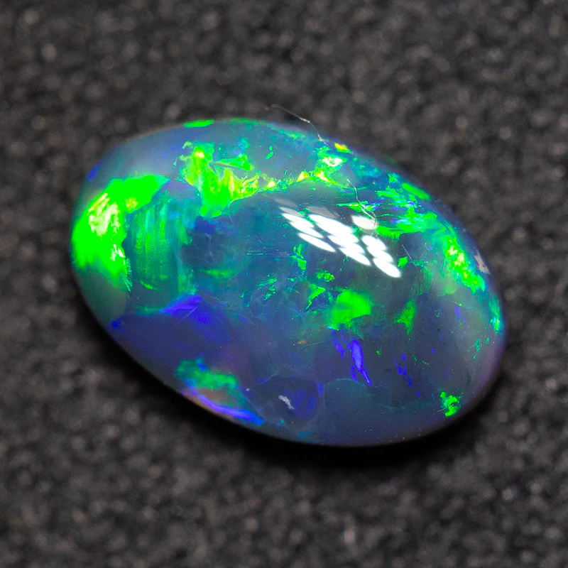 0.82 ct black opal 8x5.3x3mm - Image 2