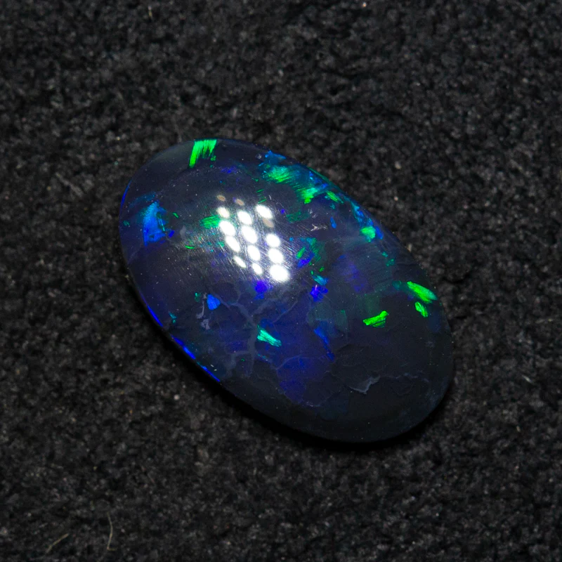 0.82 ct black opal 9x5.4x2.4mm - Image 2