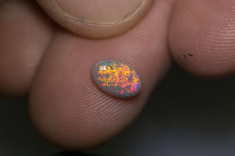 0.82 ct dark opal 8x5x2mm - Image 3