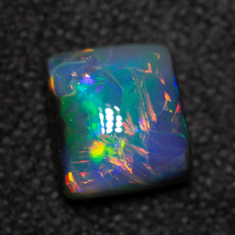 0.82 ct double-sided black opal 6.1x5.4x3.4mm - Image 6