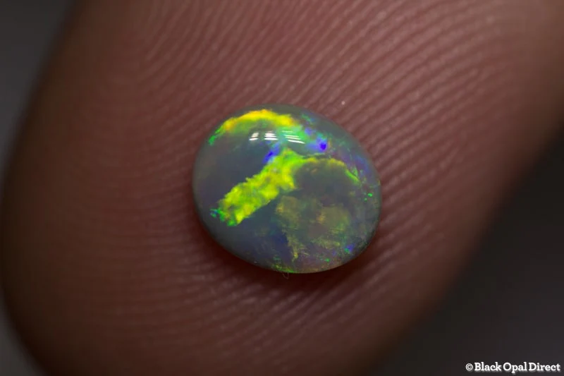 0.82 ct semi black opal 7x6x3mm - Image 2