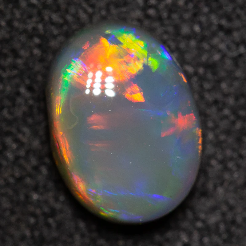 0.83 ct black opal 7.3x5.3x3.3mm - Image 2