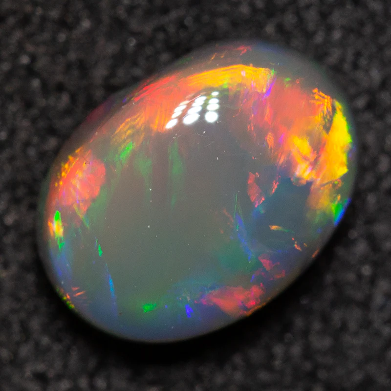 0.83 ct black opal 7.3x5.3x3.3mm - Image 4