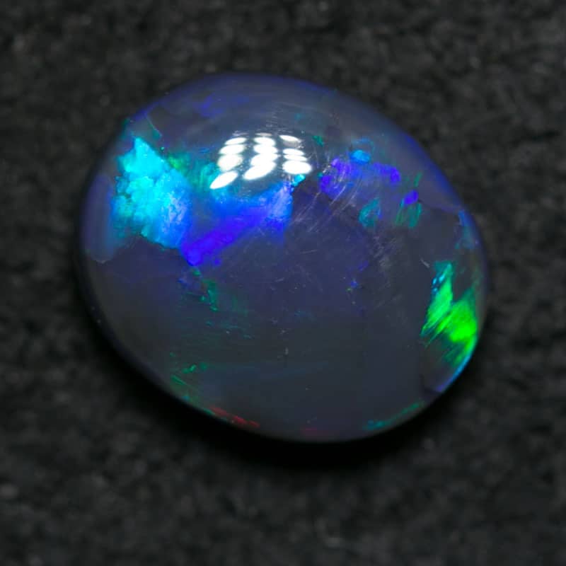 0.83 ct black opal 7x6x3mm - Image 2