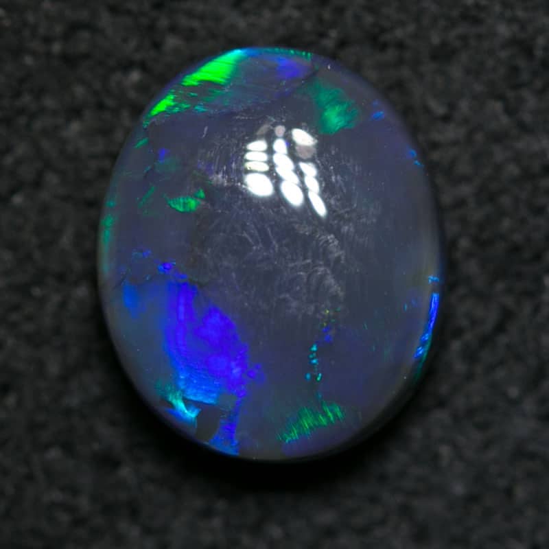0.83 ct black opal 7x6x3mm - Image 4