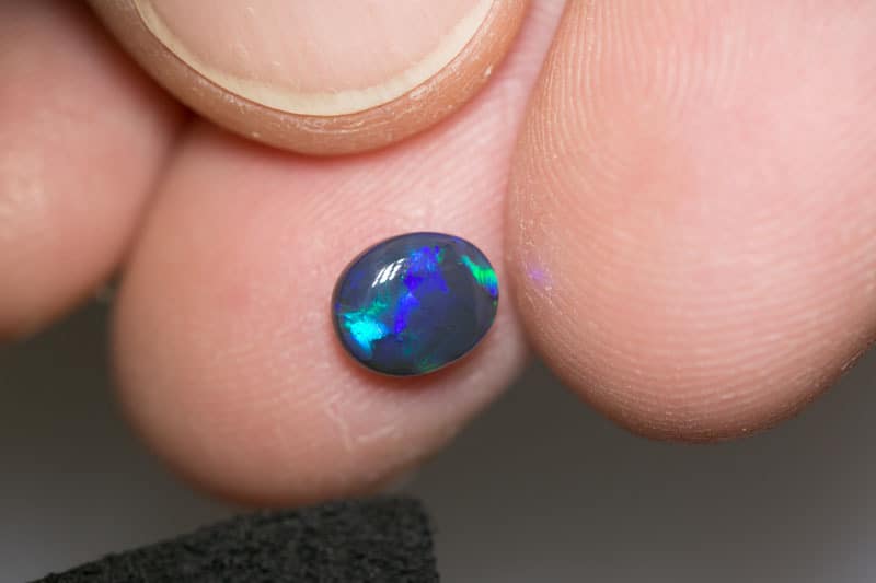 0.83 ct black opal 7x6x3mm - Image 5