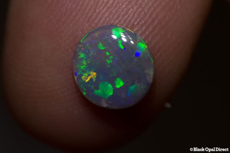 0.83 ct semi black opal 7x6.5x2mm - Image 2
