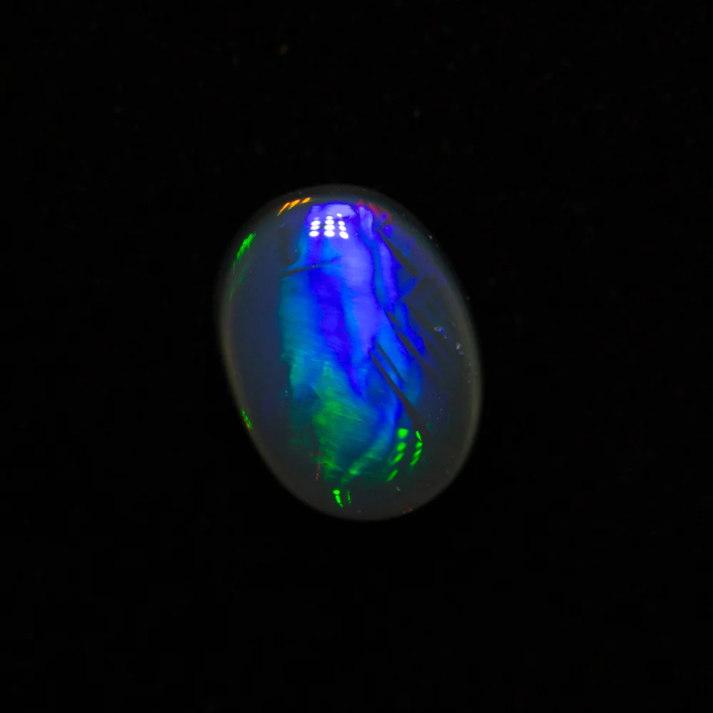 0.84 ct black opal 7.3x5.5x3.2mm - Image 2
