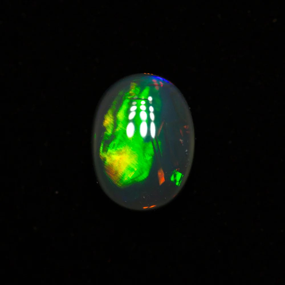 0.84 ct black opal 7.3x5.5x3.2mm - Image 3