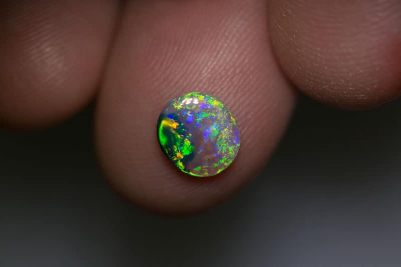 0.84 ct dark crystal opal 8x7x2mm - Image 2