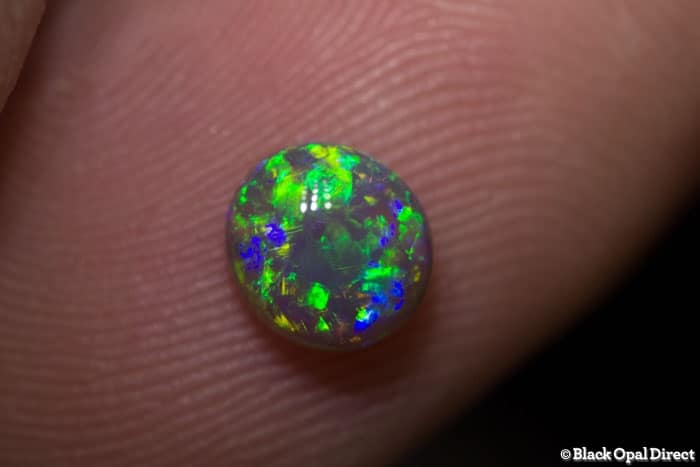 0.84 ct gem green dark crystal opal 7x6x3.5mm - Image 3