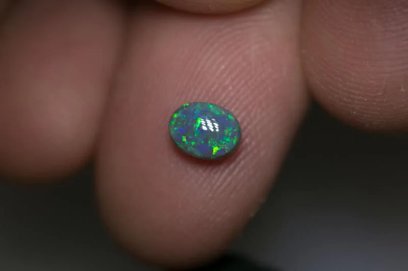 0.85 ct black opal 6.5x5x3mm - Image 3