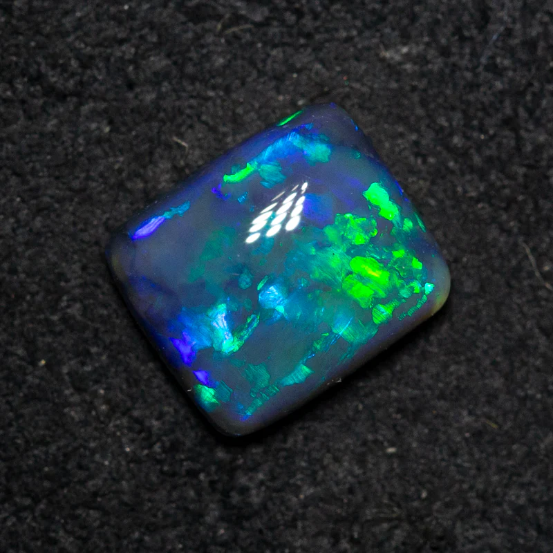 0.85 ct black opal 6.7x5.8x2.9mm - Image 3