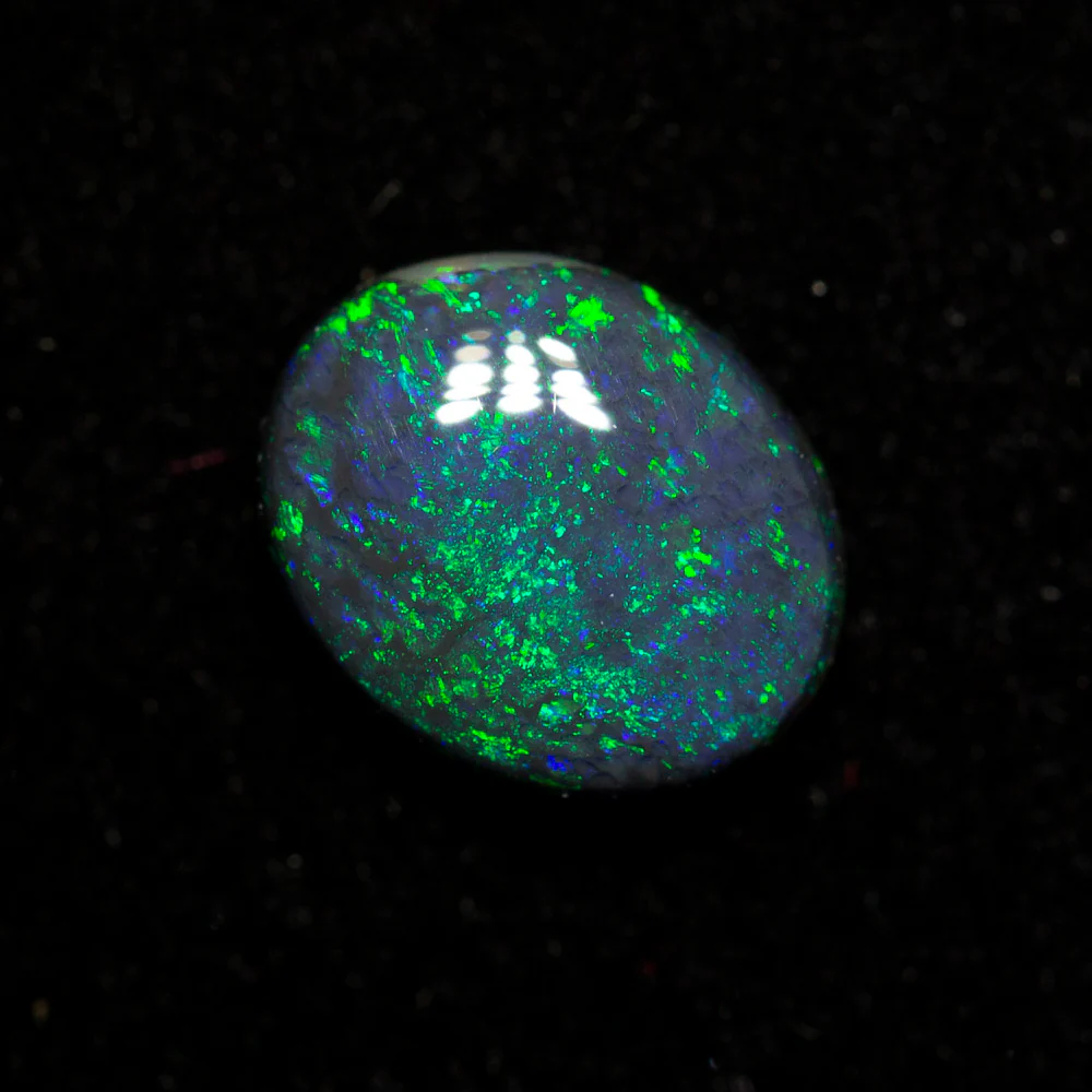 0.85 ct black opal 7.5x6.2x2.8mm - Image 2