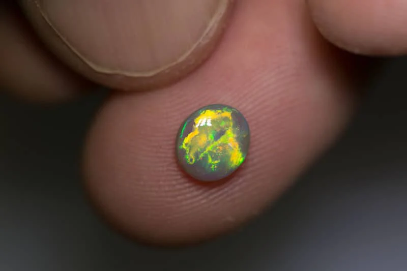 0.85 ct dark crystal opal 7x6x3mm - Image 2