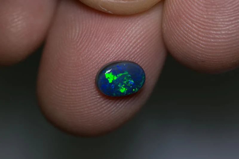 0.86 ct black opal 7.5x5x2.5mm - Image 3