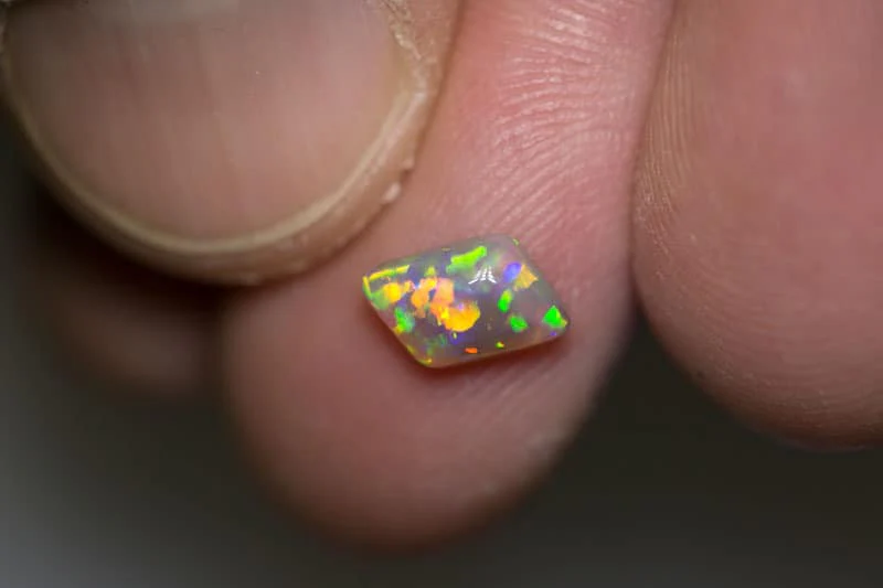 0.86 ct parallelogram opal 7x5x3mm - Image 3