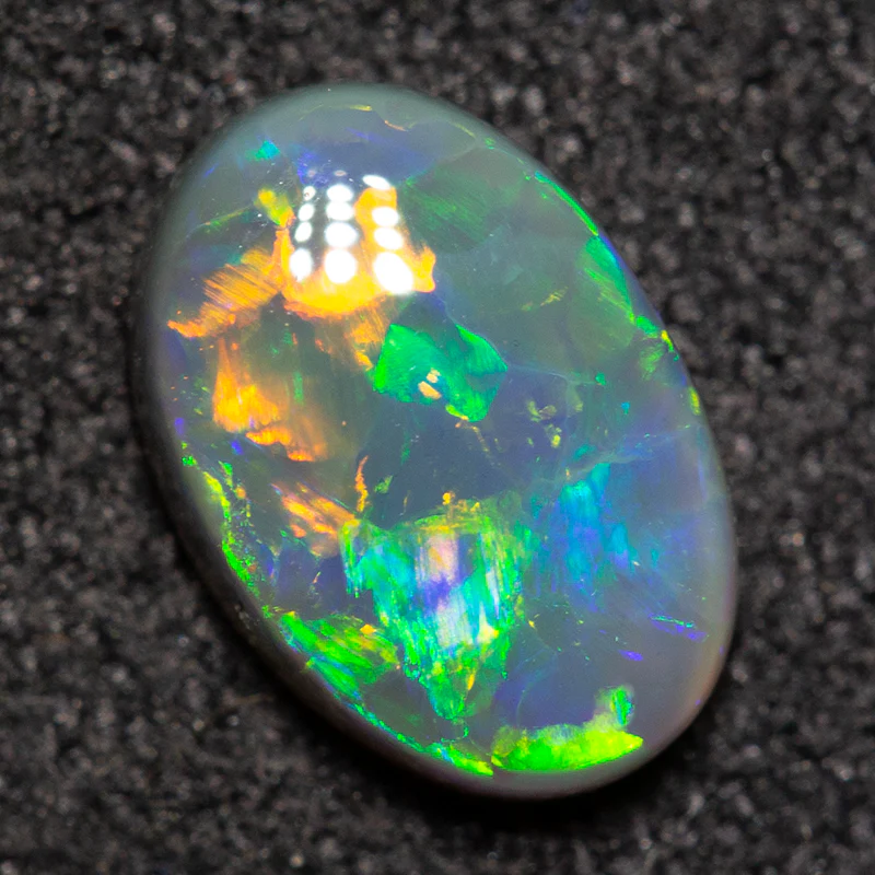 0.87 ct black opal 8.1x5.7x2.7mm - Image 2