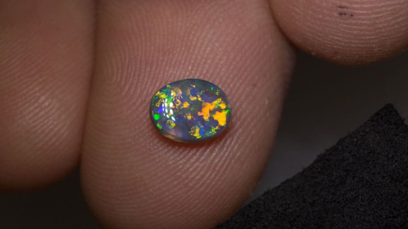 0.87 ct dark crystal opal 7x5.5x3mm - Image 3