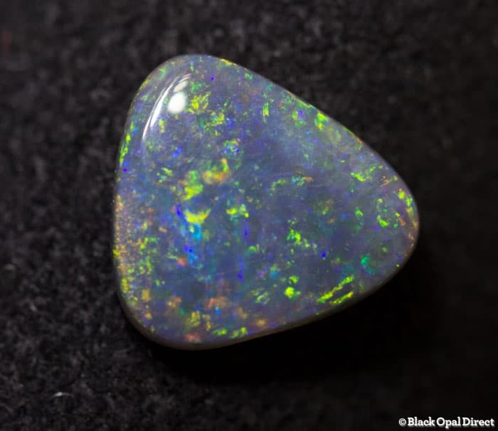 0.87 ct triangle shaped opal double sided 8x7x2mm - Image 3
