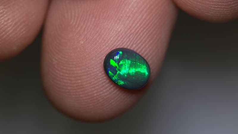 0.88 ct black opal 7x6x3mm - Image 2