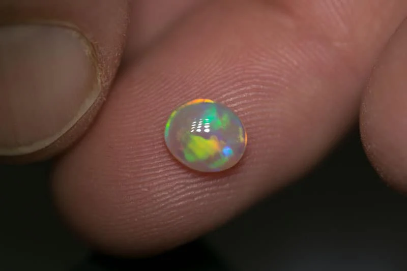 0.88 ct crystal opal 7x6x2mm - Image 3