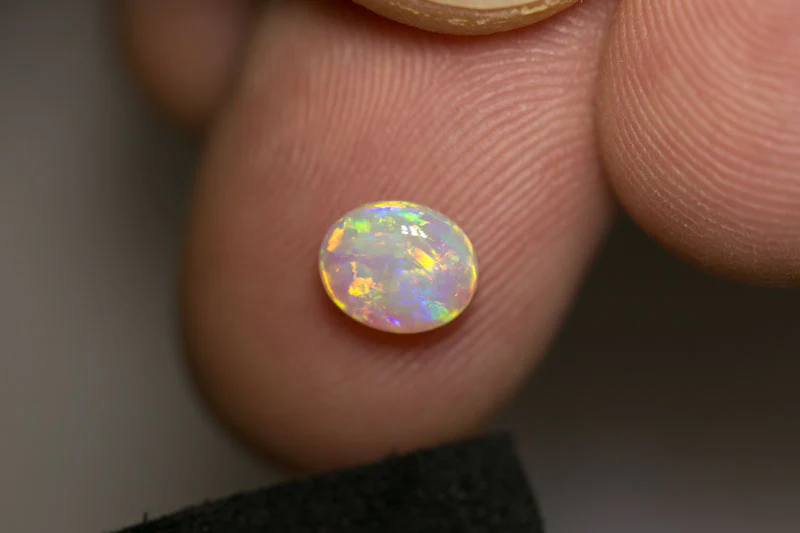 0.88 ct crystal opal 7x6x3mm - Image 2