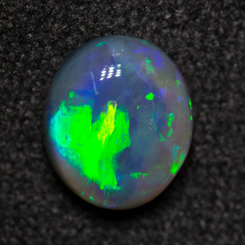 0.88 ct black opal 7x6.1x3.2mm - Image 2