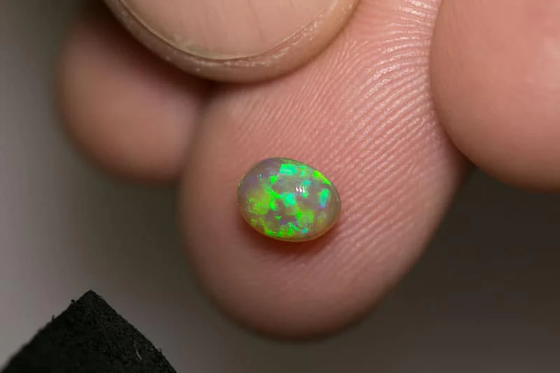 0.88 ct dark opal 7x5x4mm - Image 3