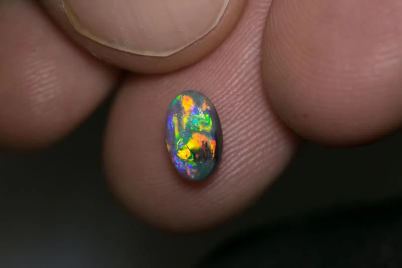 0.88 ct dark opal 8x5x3mm - Image 5