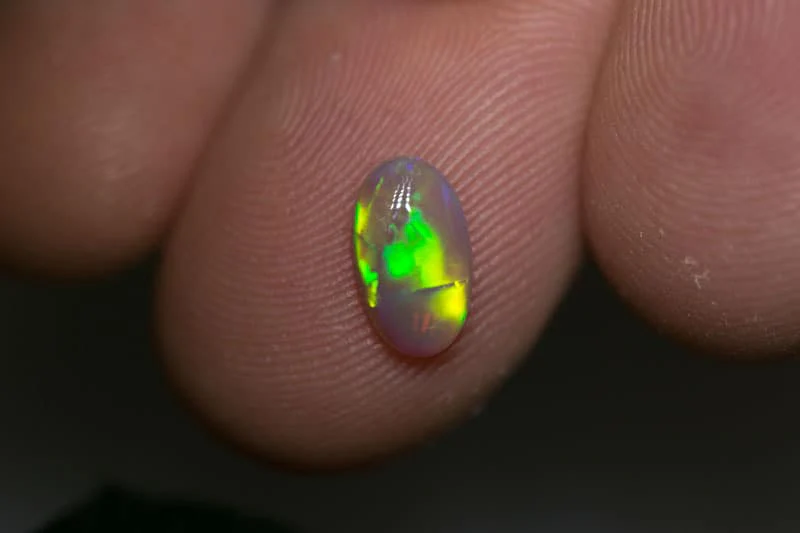 0.88 ct double sided crystal opal 9x5x2.5mm - Image 3