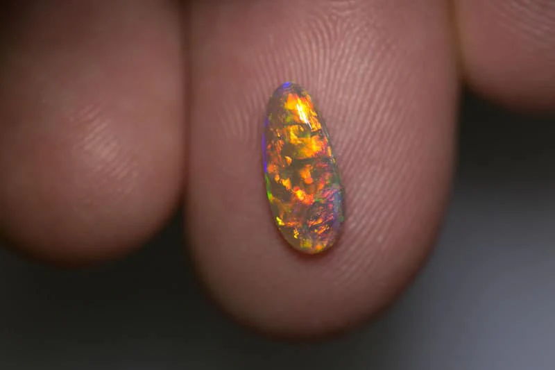 0.88 ct gem crystal opal 11x5x2mm - Image 2