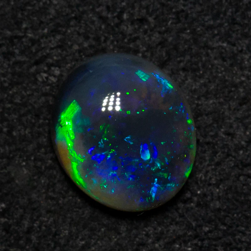 0.89 ct black opal 7x6.1x3.4mm - Image 2
