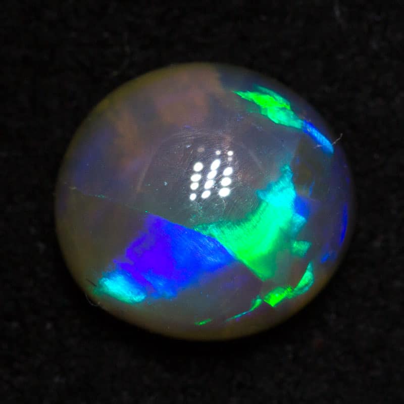 0.90 ct crystal opal with cats eye pattern 6.5x6x3mm - Image 3